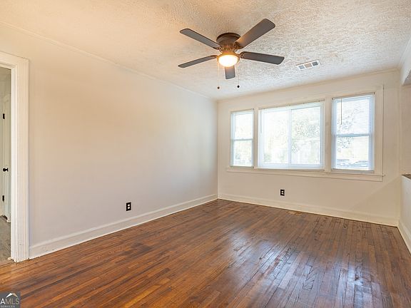 4th image of 1102 Calvin Ave
