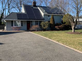 14 Boat Ln, Levittown, NY 11756
