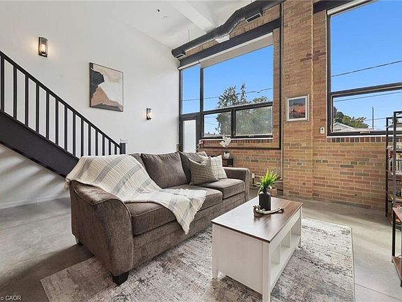 4th image of 85 Spruce St #103
