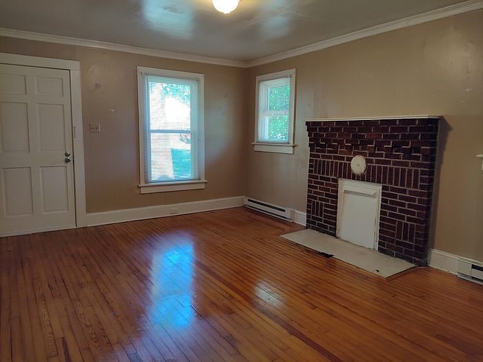 2nd image of 912 W B St #912
