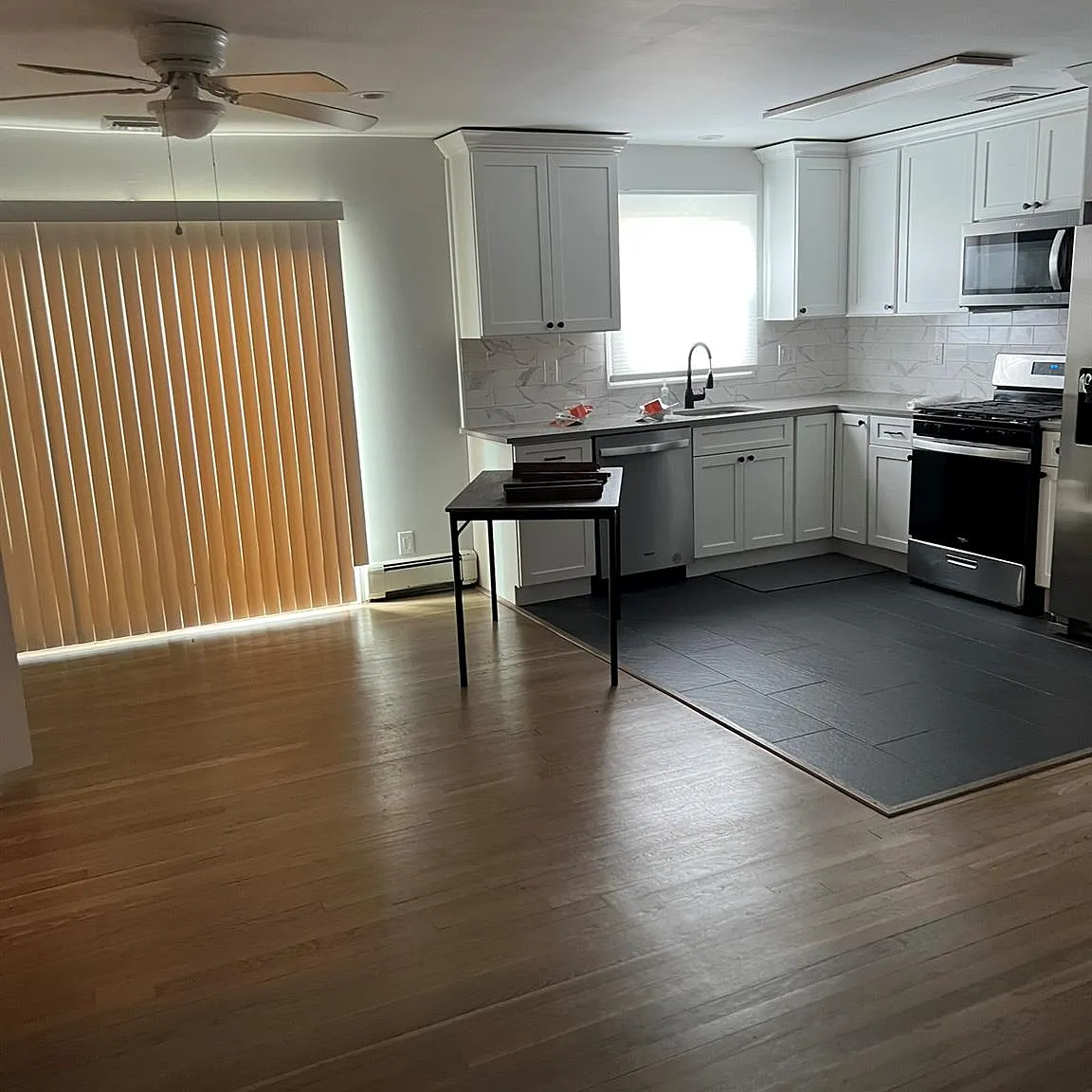 3 bed, 2.0 bath, 1454 sqft, $3,700 — Photo 3