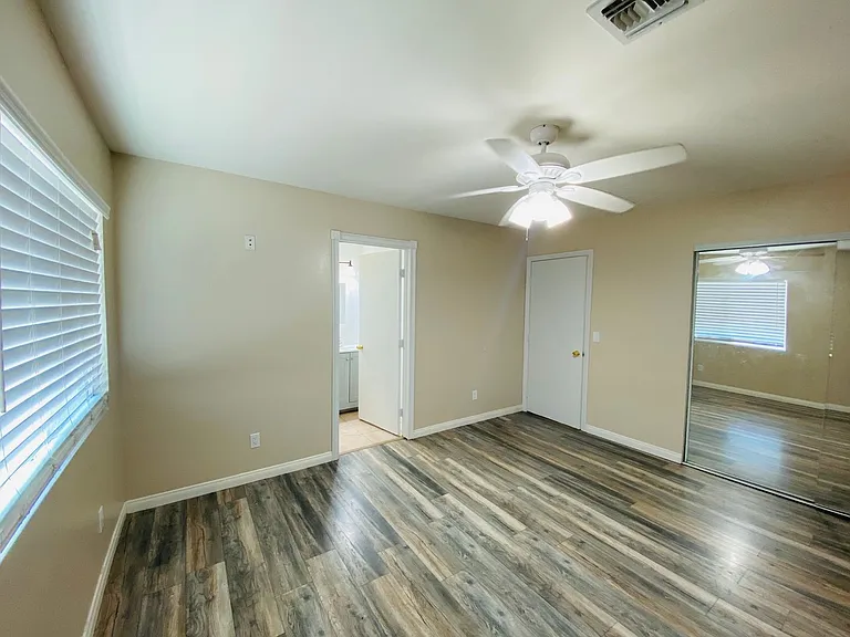 1168 E Lexington Ave — Photo 16