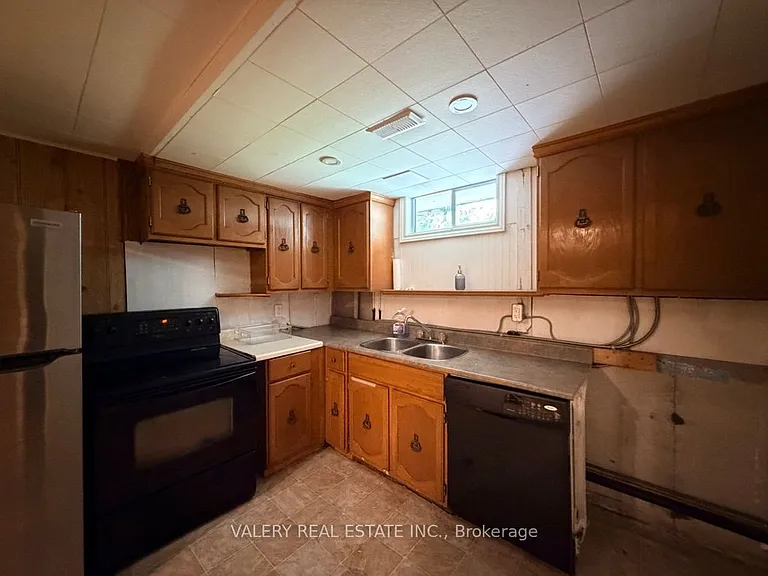 63 Paperbirch Cres #B — Photo 3
