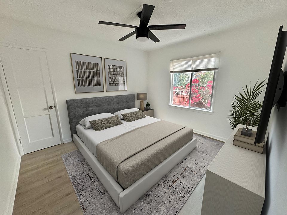 Primary bedroom (two closets)