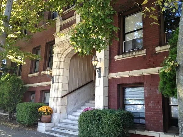 Maxmillian — Photo 1