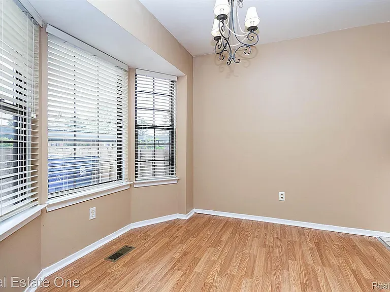 1891 Vine Way Dr #33 — Photo 9