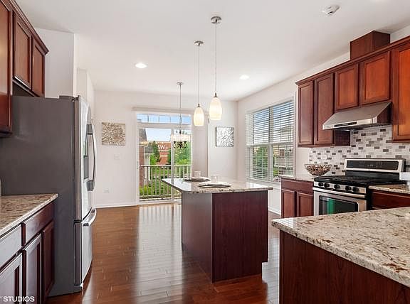 5th image of 2546 Dunraven Ave