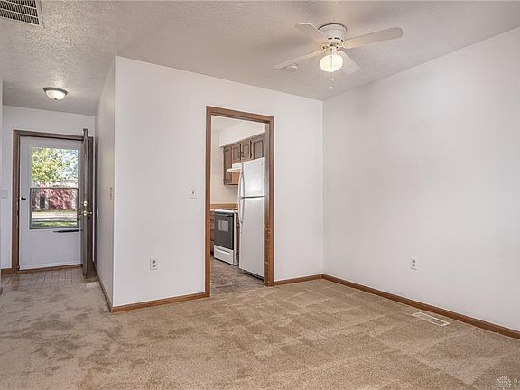 3rd image of 874 Congress Park Dr