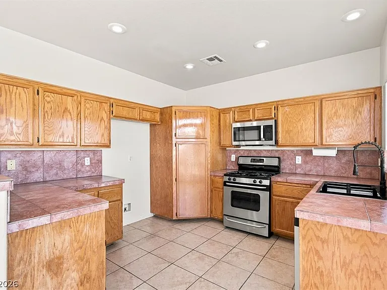 2576 Silver Shadow Dr — Photo 10