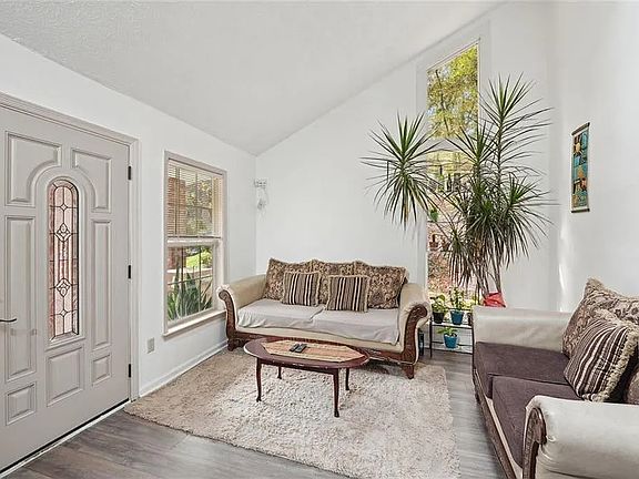 4th image of 1015 Terramont Dr