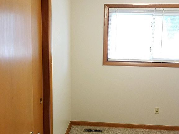 5th image of 3039 S Hiram Ave