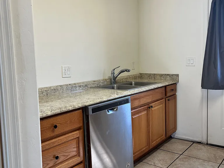 1313 W Cedar St — Photo 6