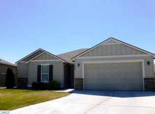 1702 S Jefferson Pl, Kennewick, WA 99338