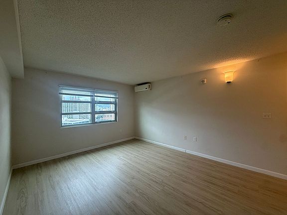 5th image of 801 South St APT 1429