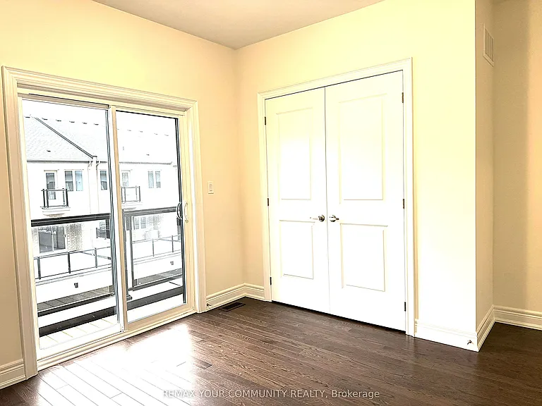 147 Berczy Green Dr — Photo 4