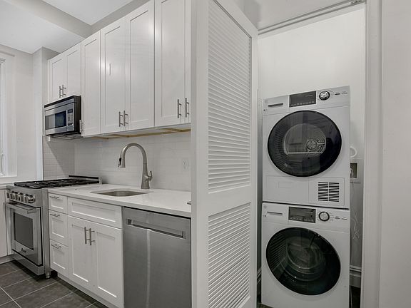 5th image of 21 E 66th St APT 8E