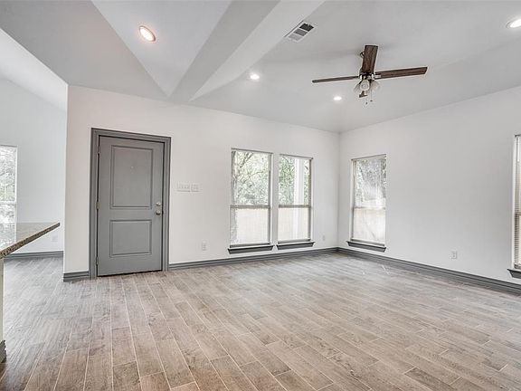 4th image of 2189 Echo Lake Dr