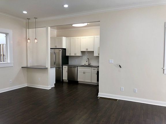 2nd image of 615-617 Linden St Unit 615
