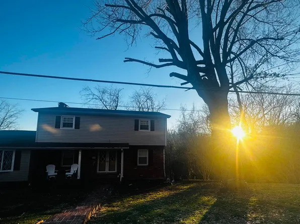 17 Redbud Dr, Clarksburg, WV 26301