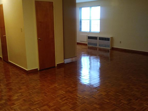 4th image of 14 Elk St #637