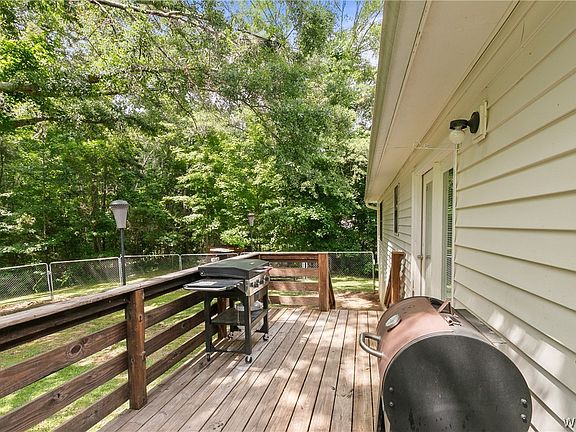 4th image of 15366 Pecan Dr