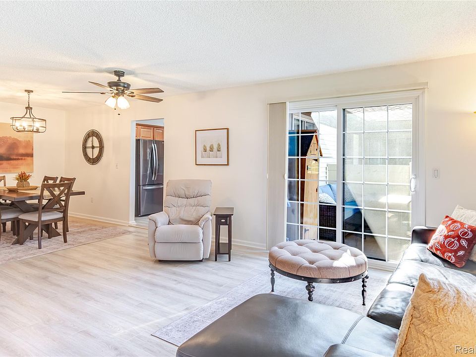 40120 Newport Dr #7, photo 8