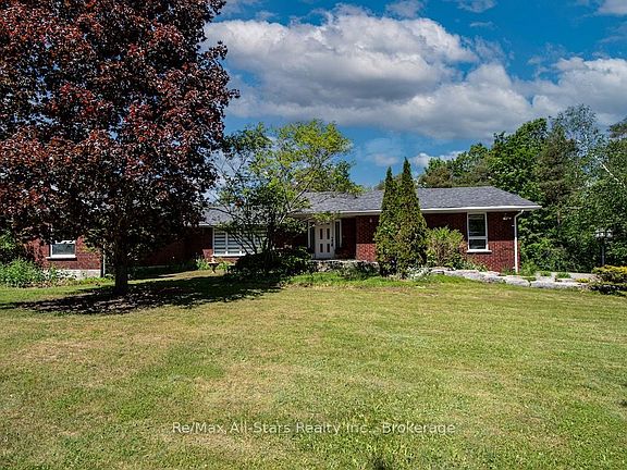 5th image of 32 Forest Dr
