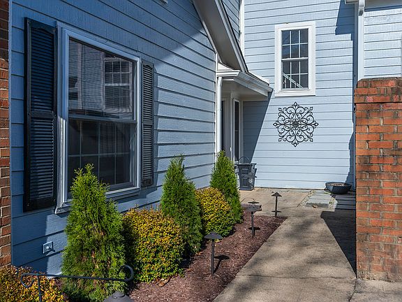 3rd image of 1068 Griffin Gate Dr