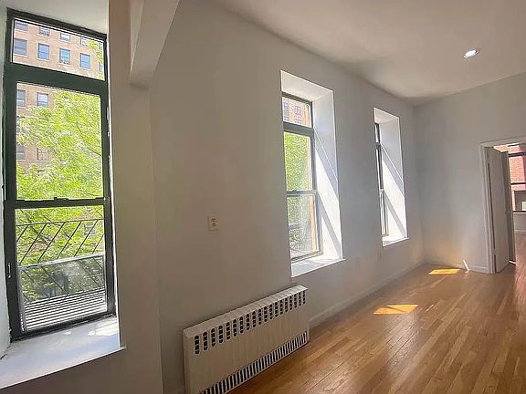 3rd image of 175 W 85th St #2D