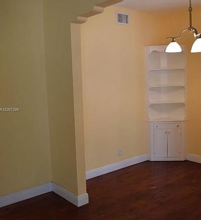 4th image of 1054 Jefferson Ave APT 11