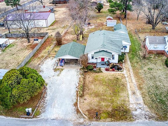 2nd image of 207 Hughes St
