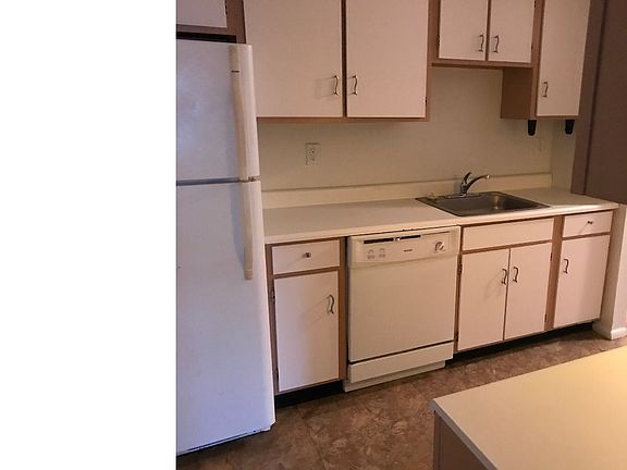 2nd image of 15 Lennox Ct