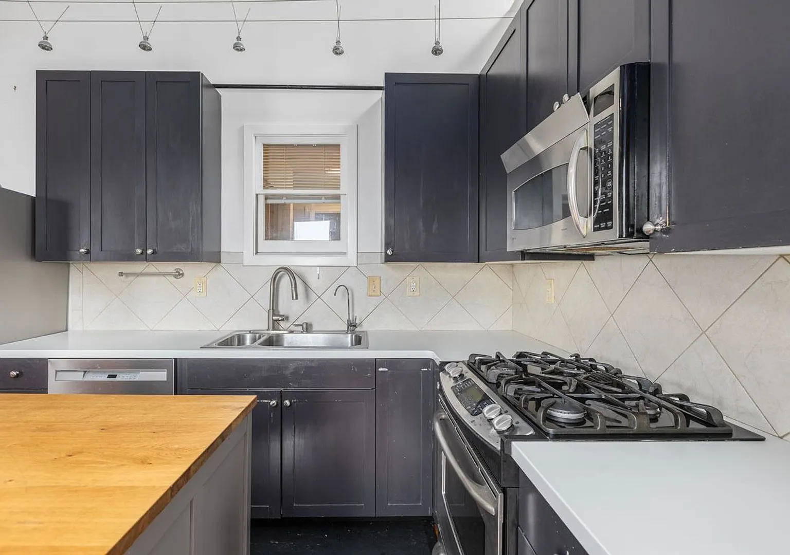 755 Lofts — Photo 2
