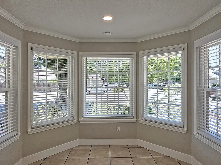 1715 Rockybend Dr — Photo 4
