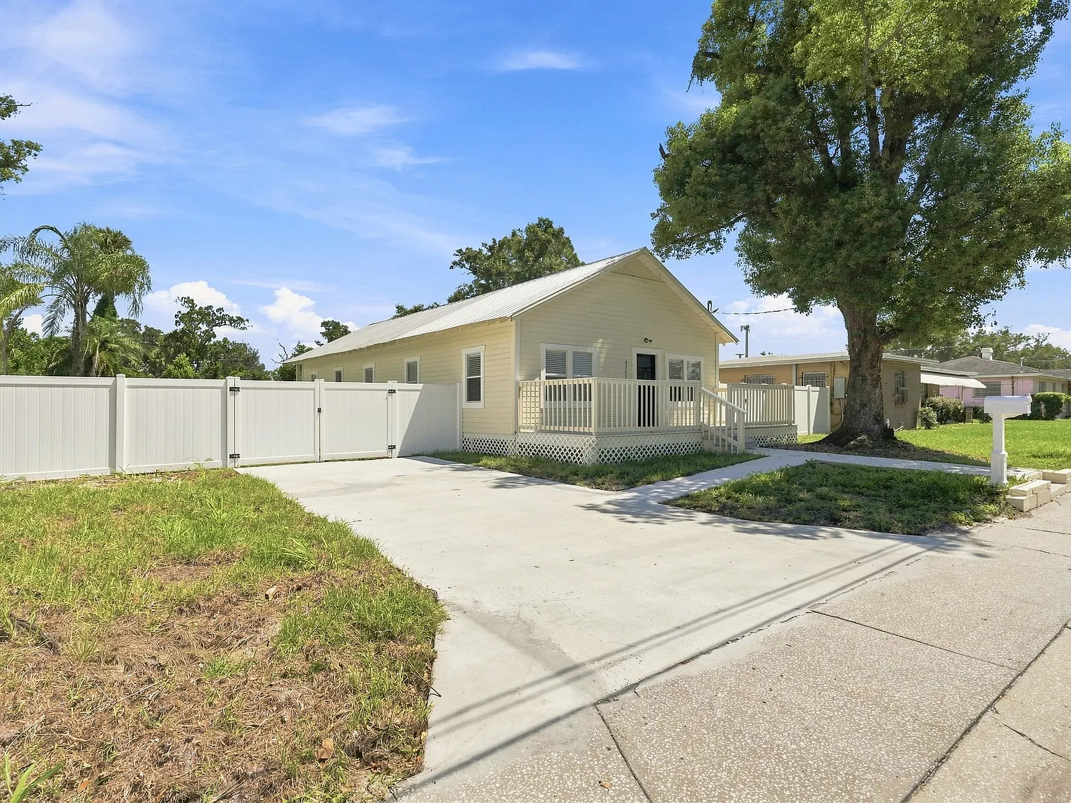 5 bed, 1460 sqft, $2,450 — Photo 2