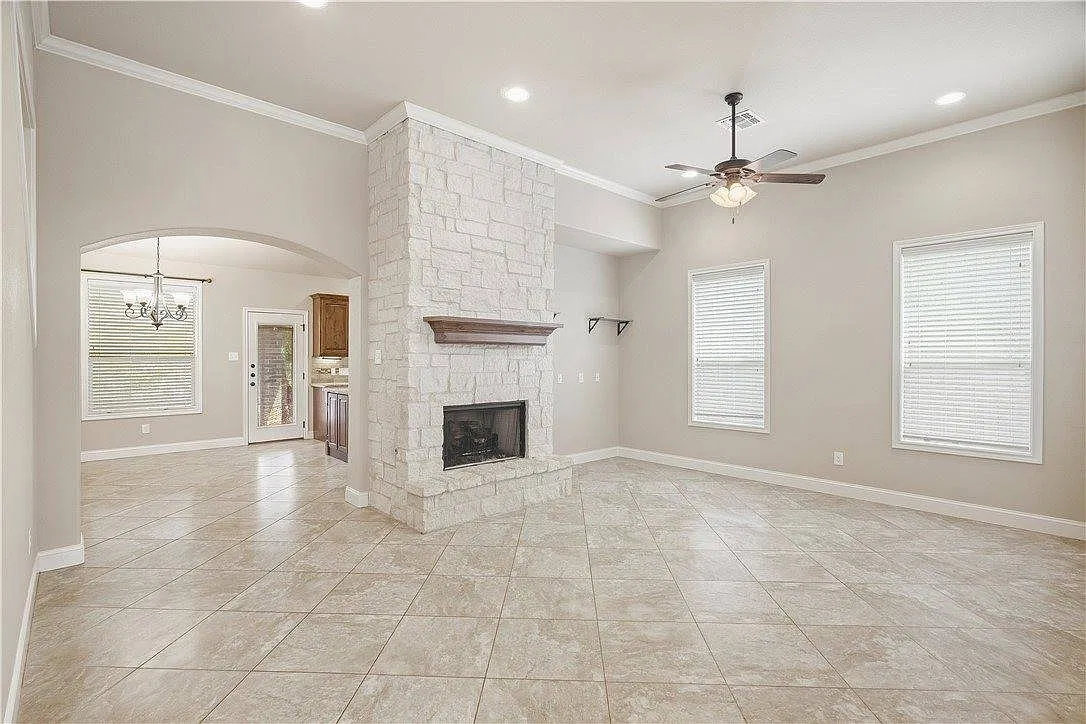 4 bed, 2601 sqft, $2,625 — Photo 3