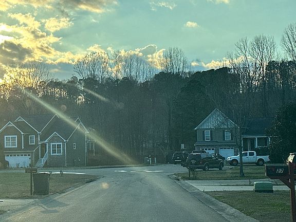 4th image of 26 Marthas Pl NW