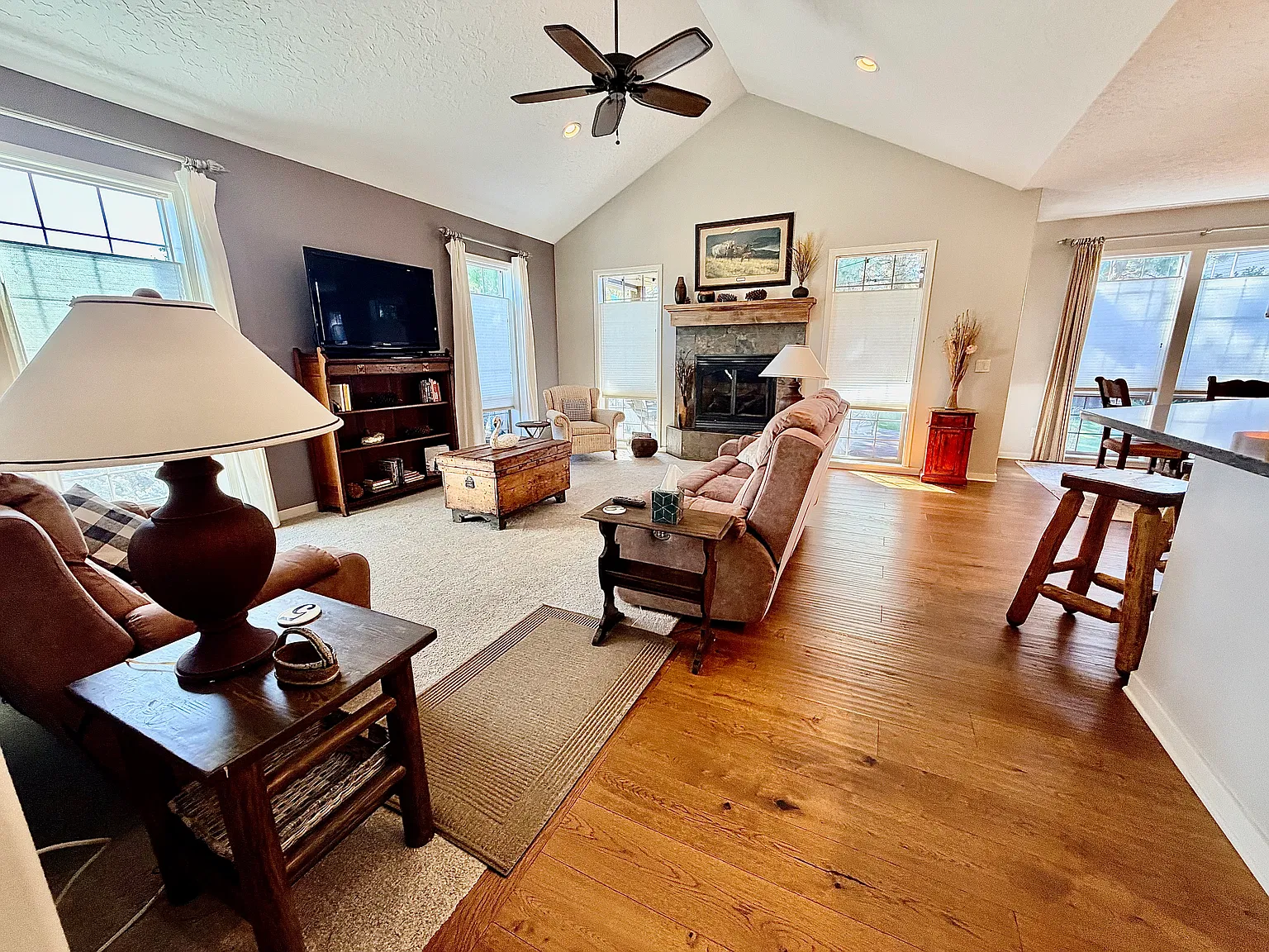 3 bed, 2005 sqft, $3,500 — Photo 4