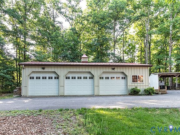 2nd image of 1901 Swamp Fox Rd