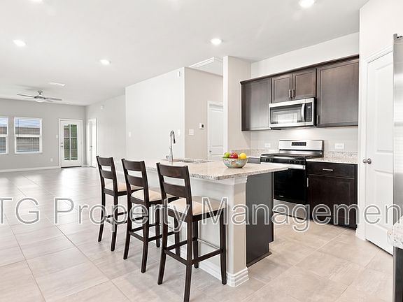 4th image of 210 Berkshire Dr