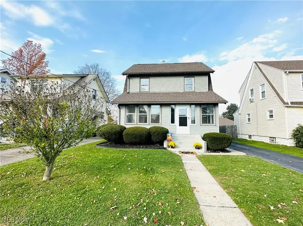 11 E Parkcliff Ave, Struthers, OH 44471