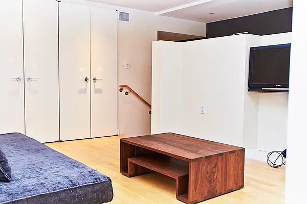 Rented by Azulay Group | media 60