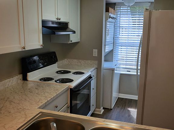 2nd image of 18 Somerset Pkwy