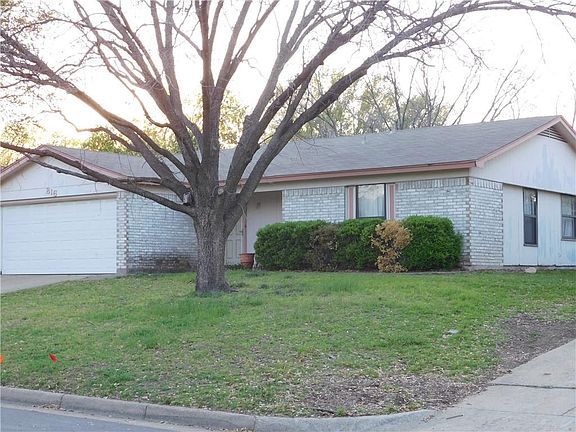 2nd image of 816 Lynne Ln
