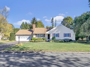 11 Laurel St, Trumbull, CT 06611