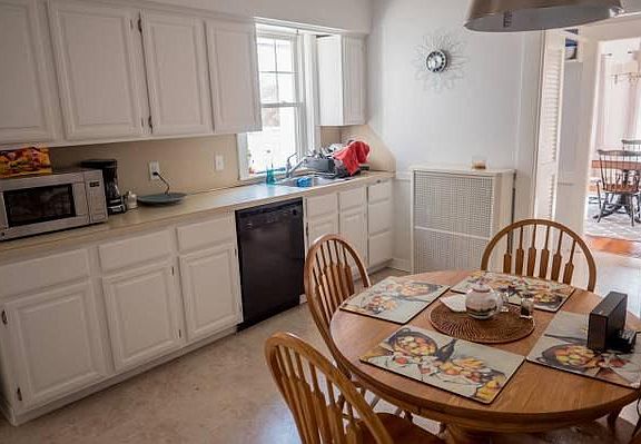 5th image of 1015 Washington St #1XX