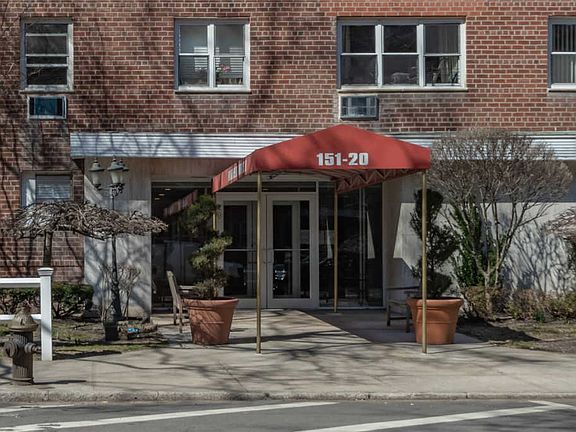 2nd image of 15120 88th St APT 1B