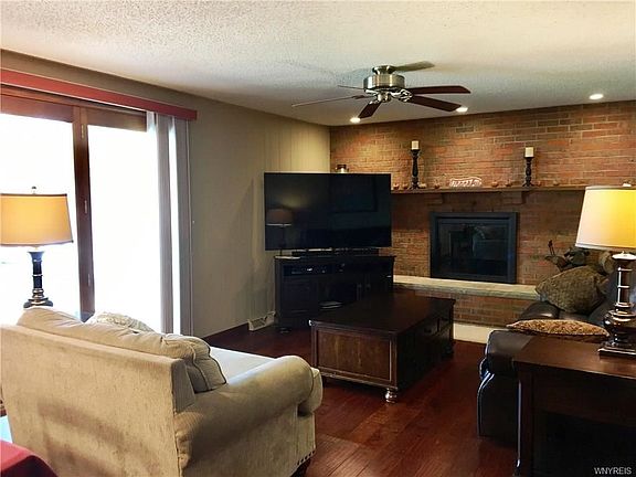 3rd image of 32 Sleepy Hollow Ln