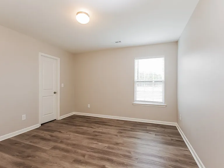 1954 Eastway Dr — Photo 14