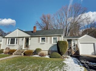 52 Welfare Ave, Warwick, RI 02888